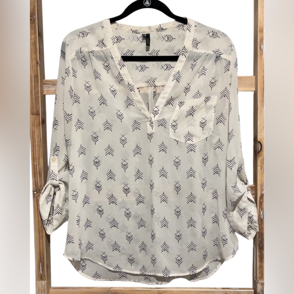 ❌TRADED❌ Sheer Lightweight Top